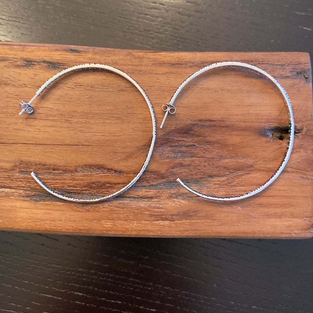 NEW! Rainbow hoops in rhodium - Picture 8 of 9
